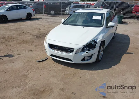 2013 Volvo S60 T5/T5 Platinum/T5 Premier/T5 Premier Plus z USA, uszkodzony, nr VIN YV1612FS3D1213952